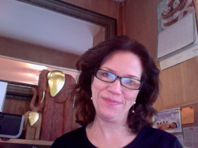Theresa Kisielewski has worked in the skincare industry as an esthetician for 20 years. Her training is extensive in several spa lines, resorts and tretament techniques including The International Dermal Institute, manual lymphatic drainage, peels and matrix energy work.
